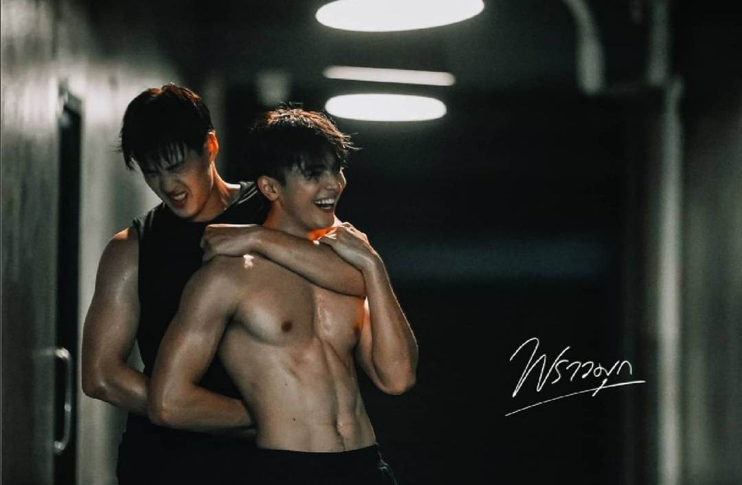 "ภณ-กระทิง" คู่จิ้นคู่ใหม่จาก "พราวมุก"