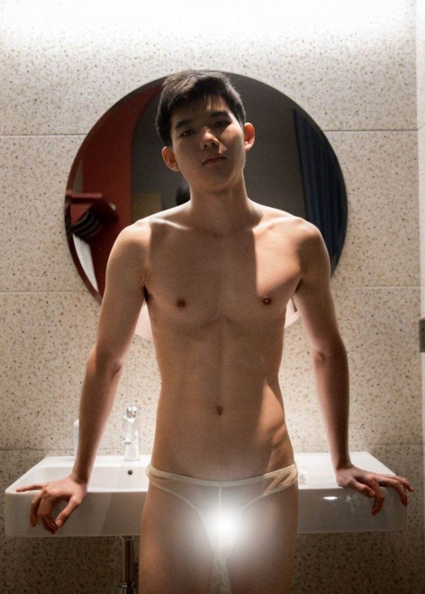 หนุ่มหล่อขึ้นปก 994.5
