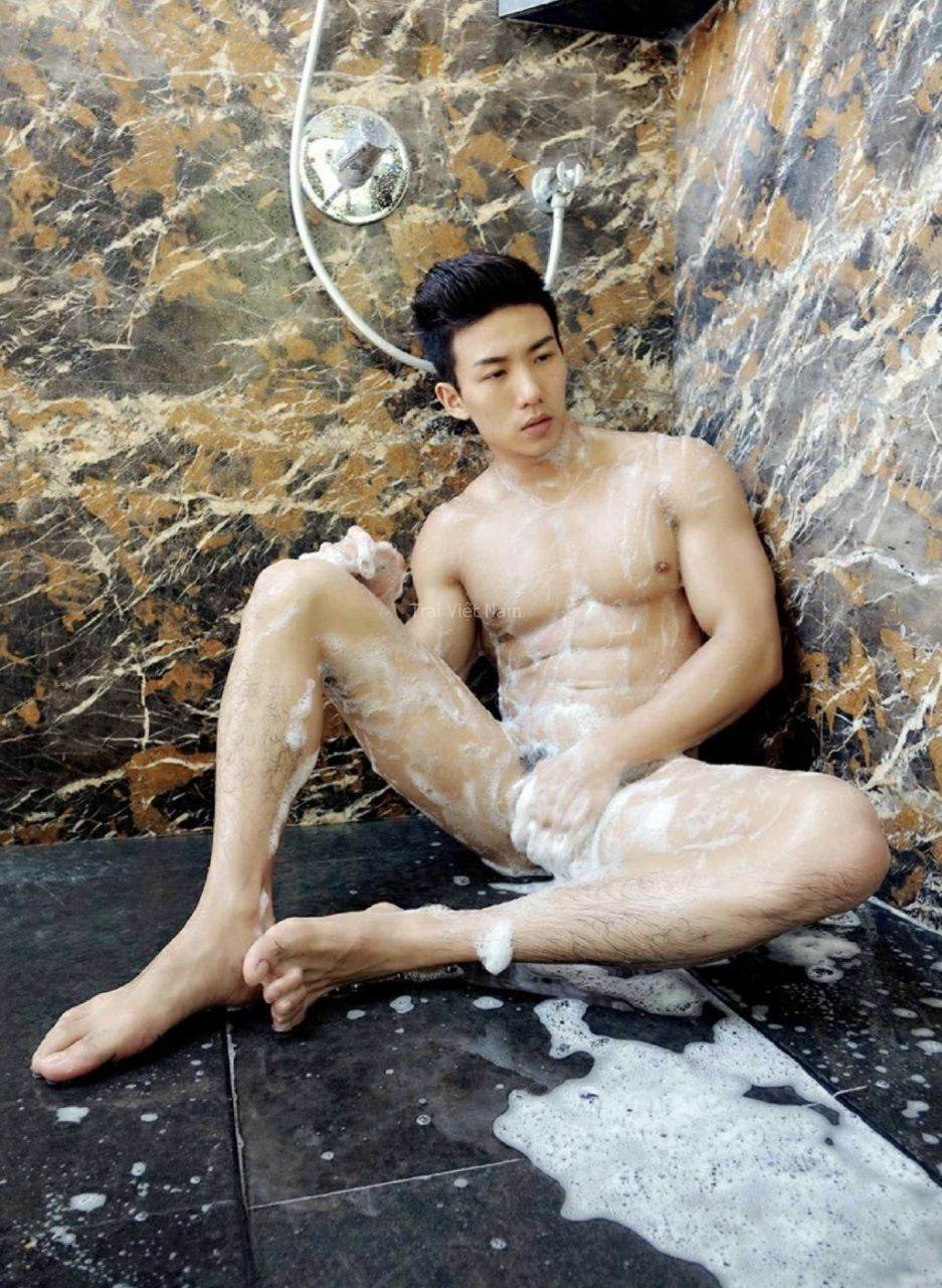 หนุ่มหล่อขึ้นปก 1006.4