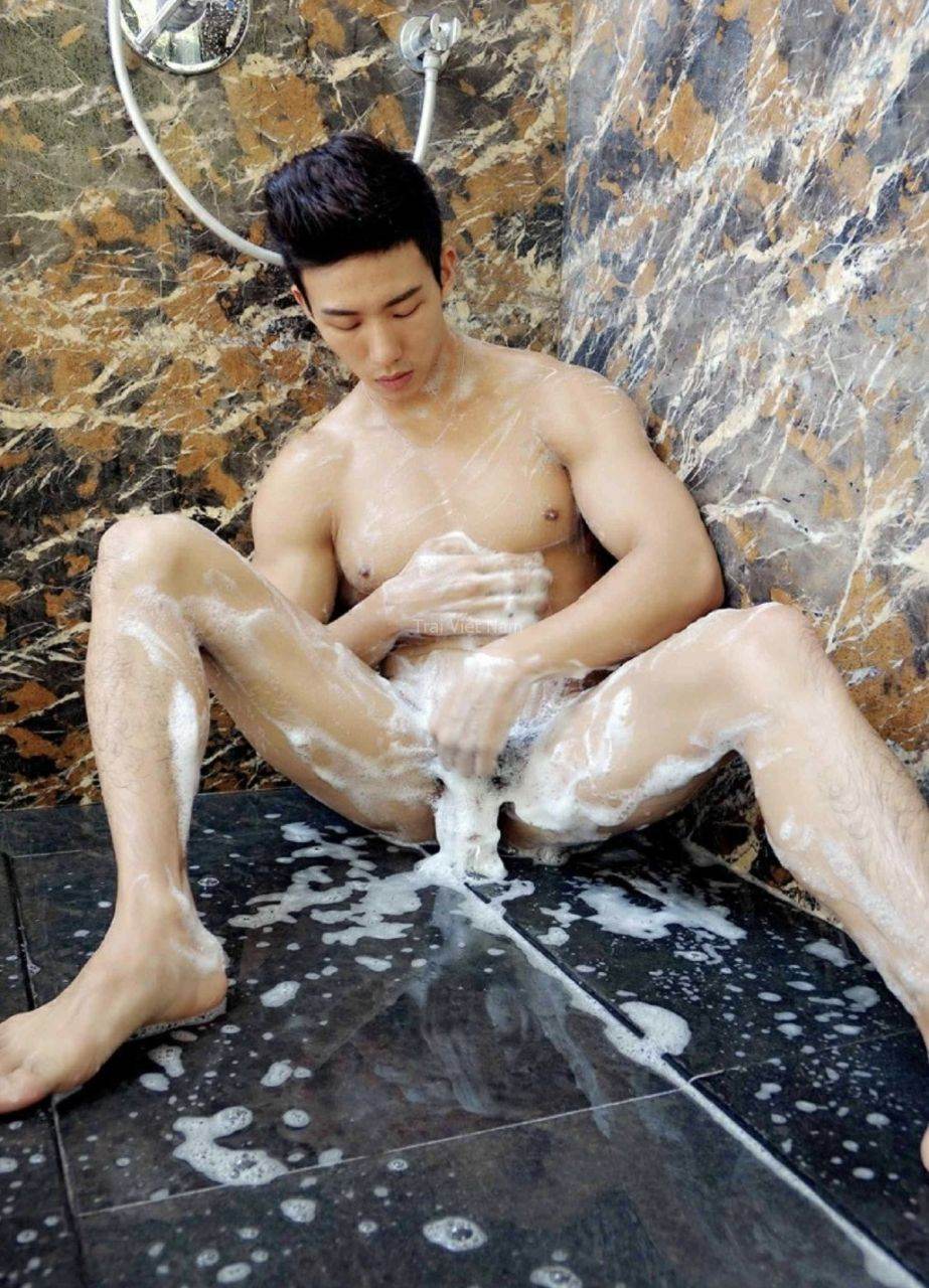 หนุ่มหล่อขึ้นปก 1006.4