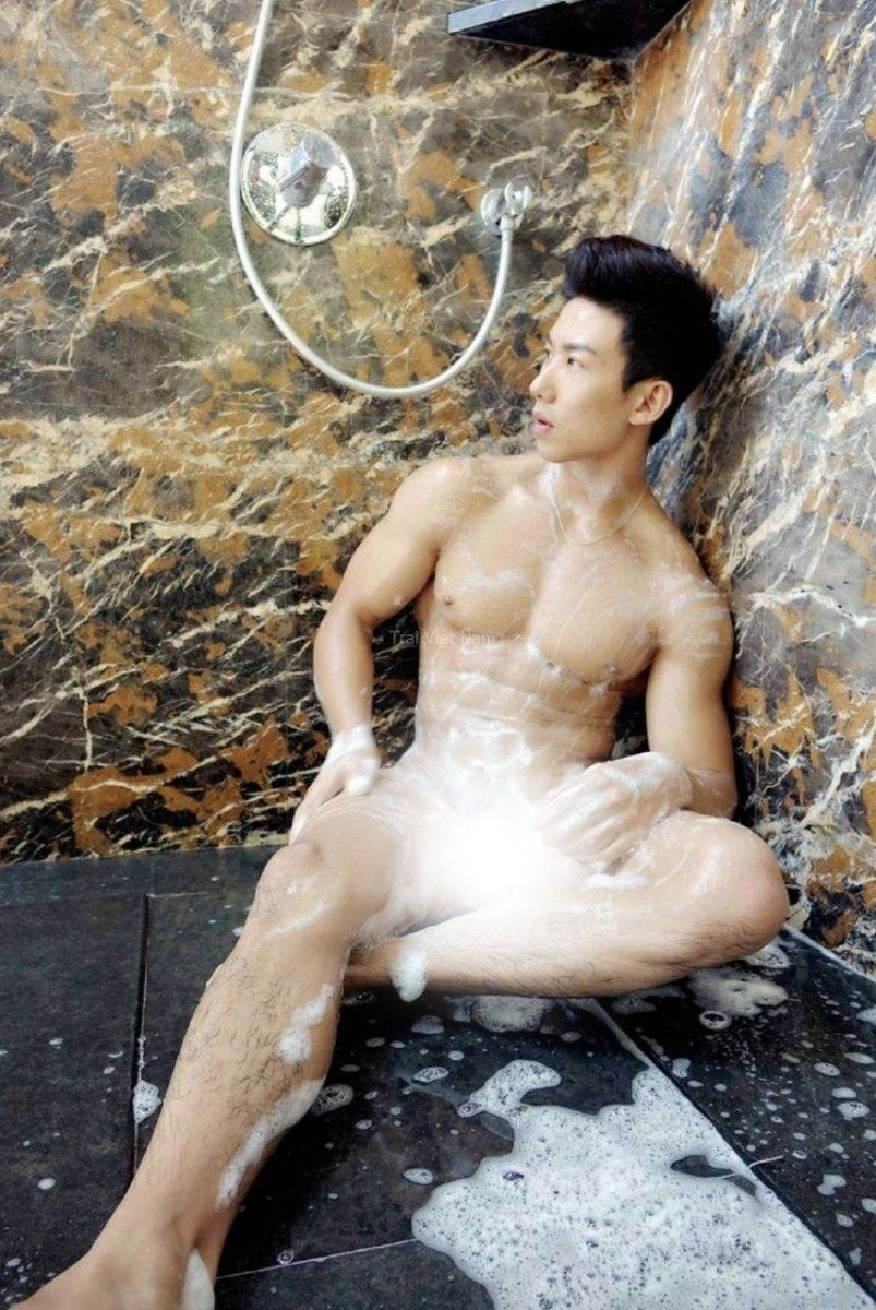 หนุ่มหล่อขึ้นปก 1006.4