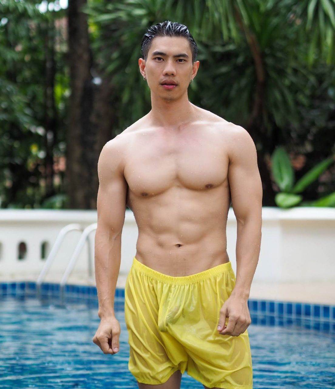 หนุ่มหล่อขึ้นปก 1009.1