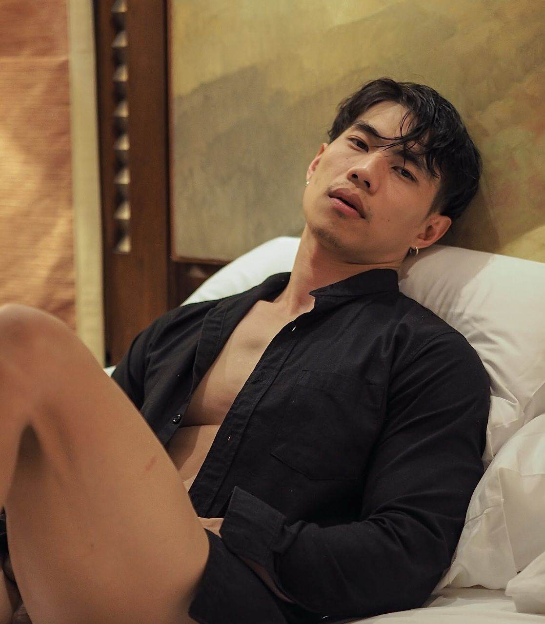 หนุ่มหล่อขึ้นปก 1009.1