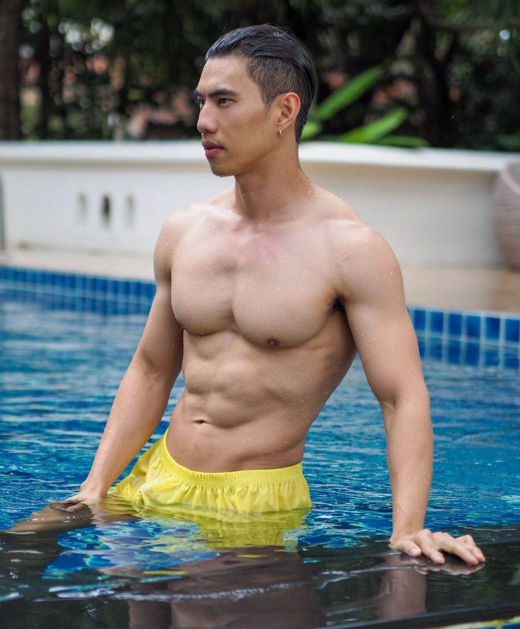 หนุ่มหล่อขึ้นปก 1009.1