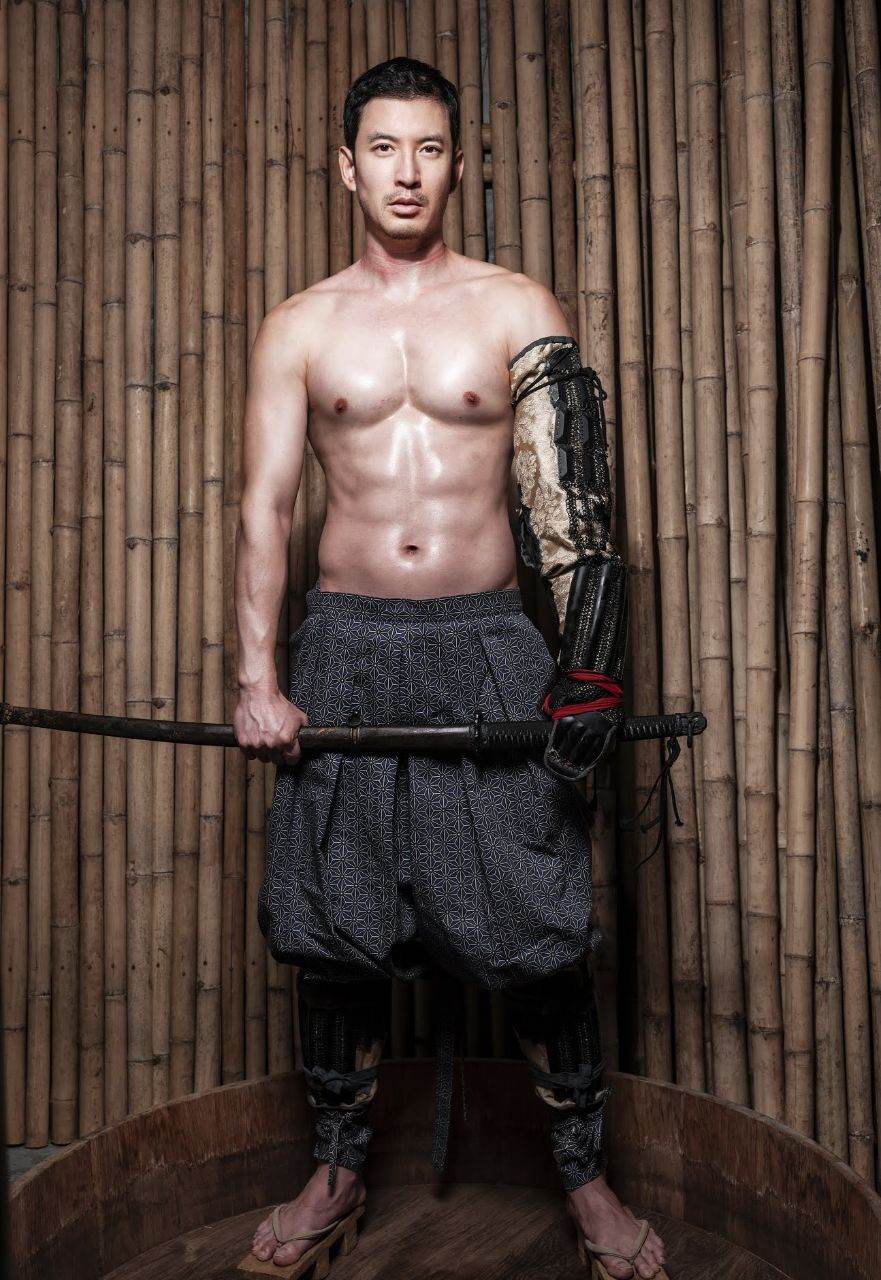 หนุ่มหล่อขึ้นปก 1011.1