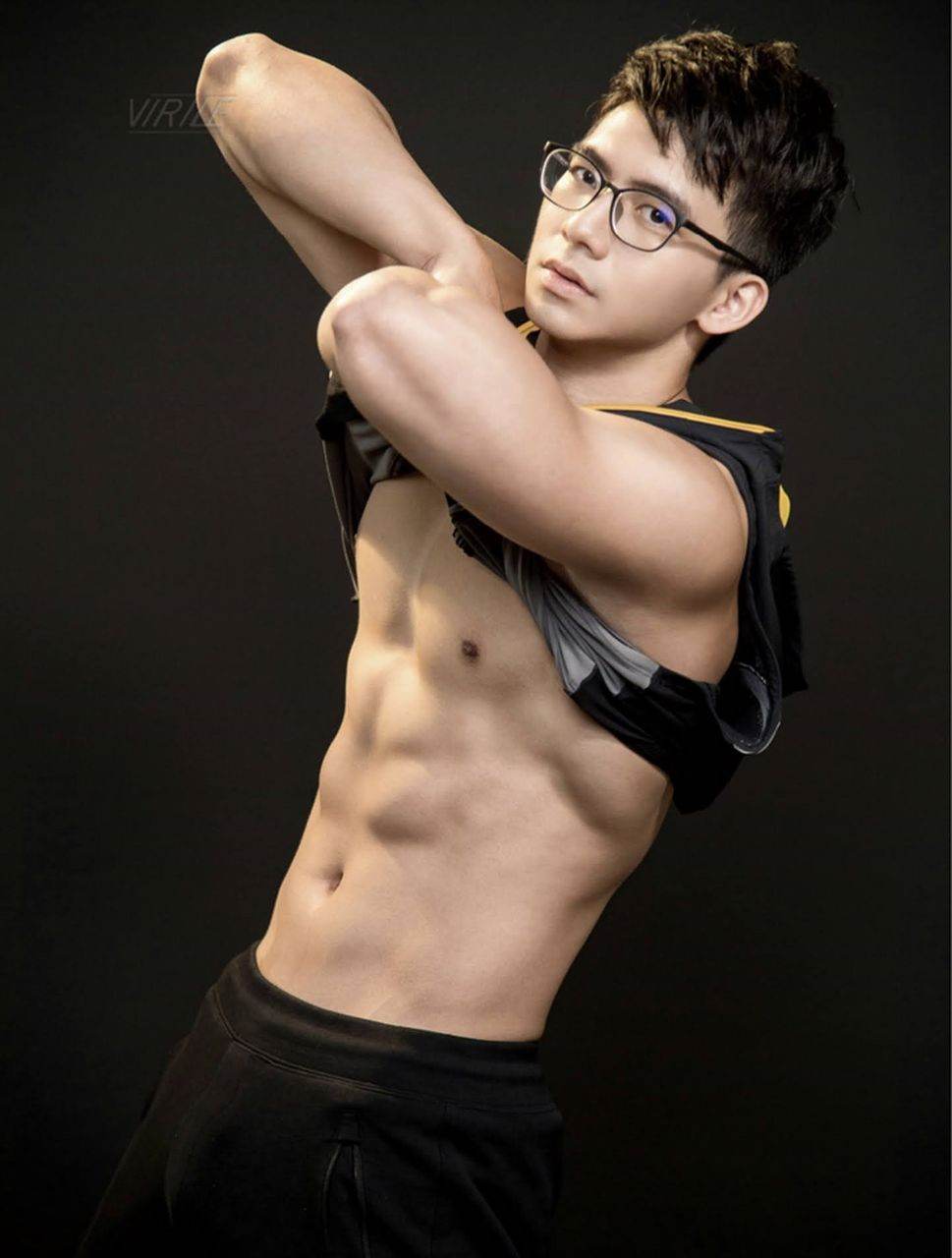 หนุ่มหล่อขึ้นปก 1016