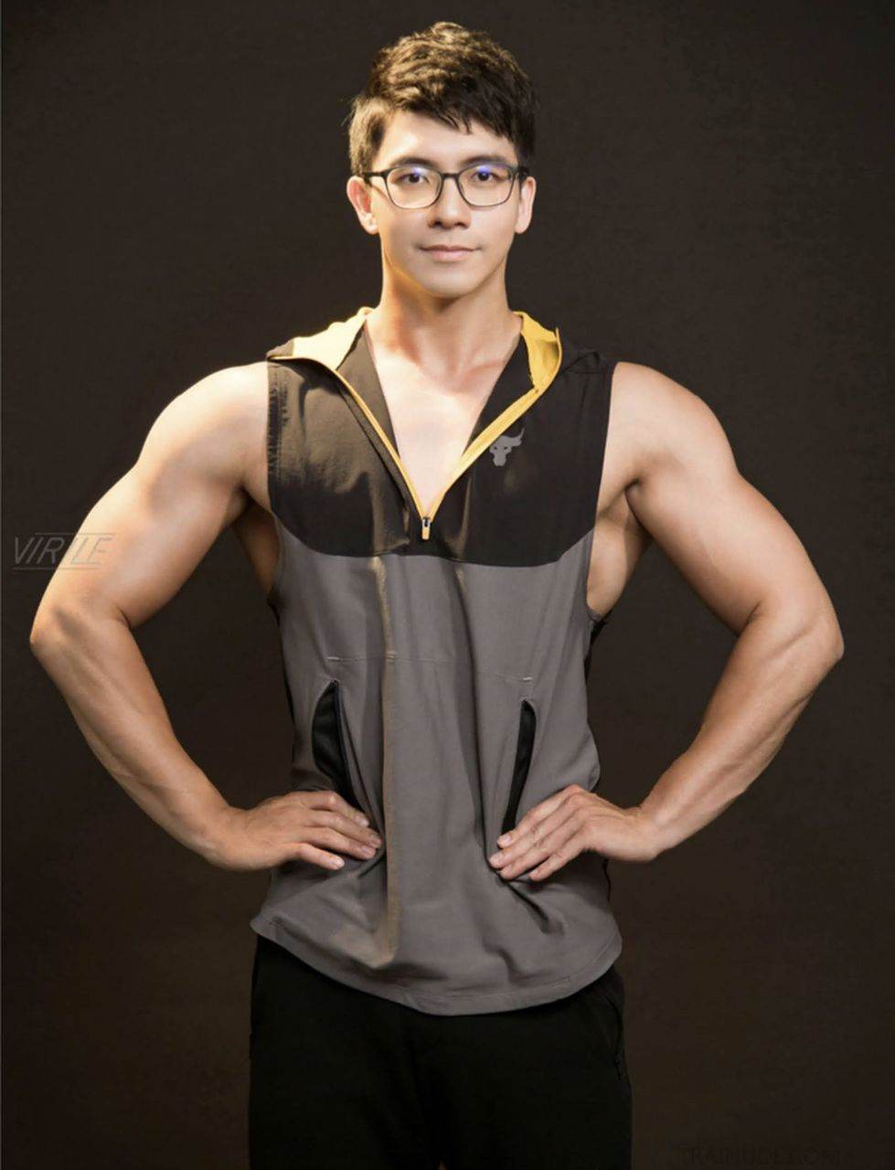 หนุ่มหล่อขึ้นปก 1016