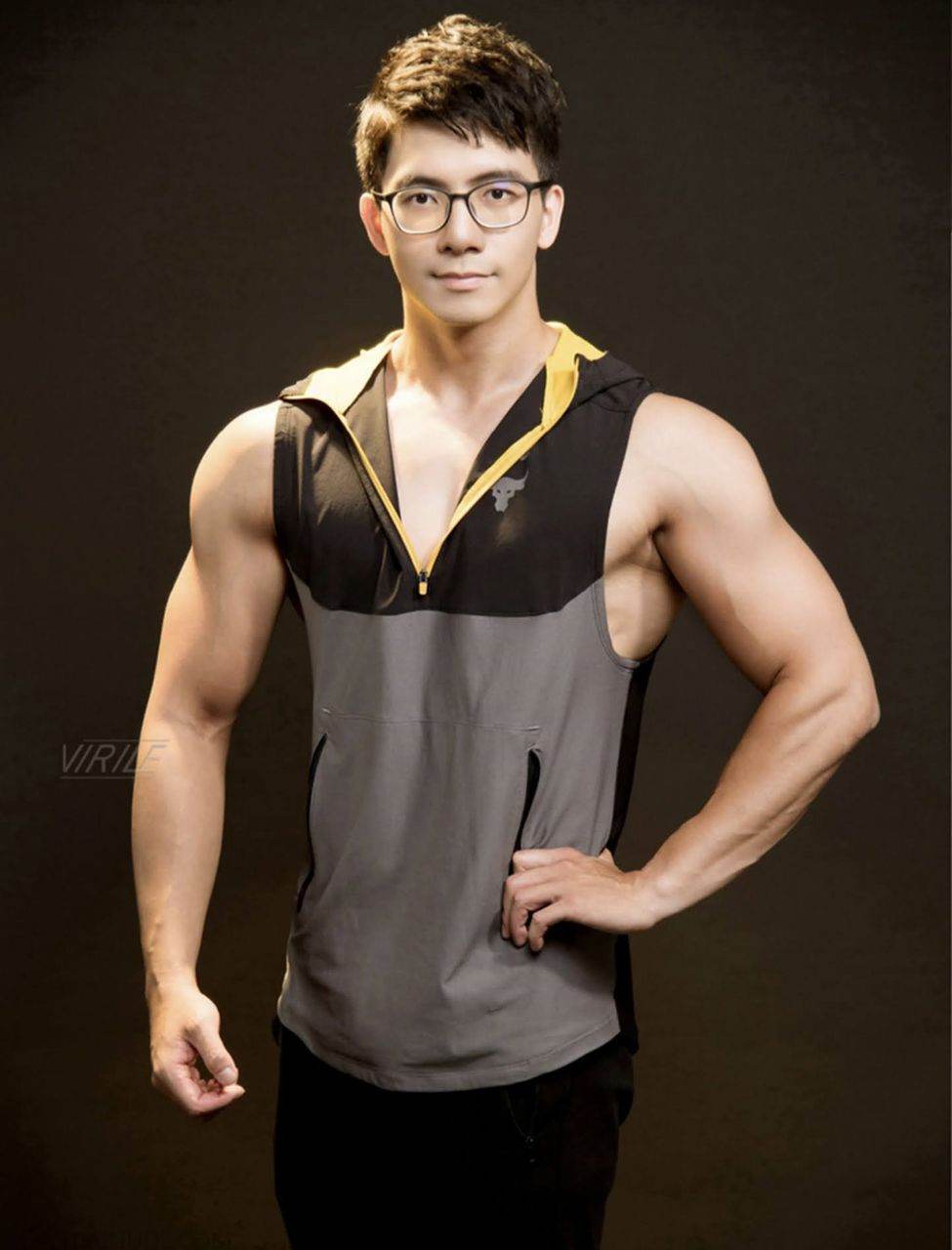 หนุ่มหล่อขึ้นปก 1016
