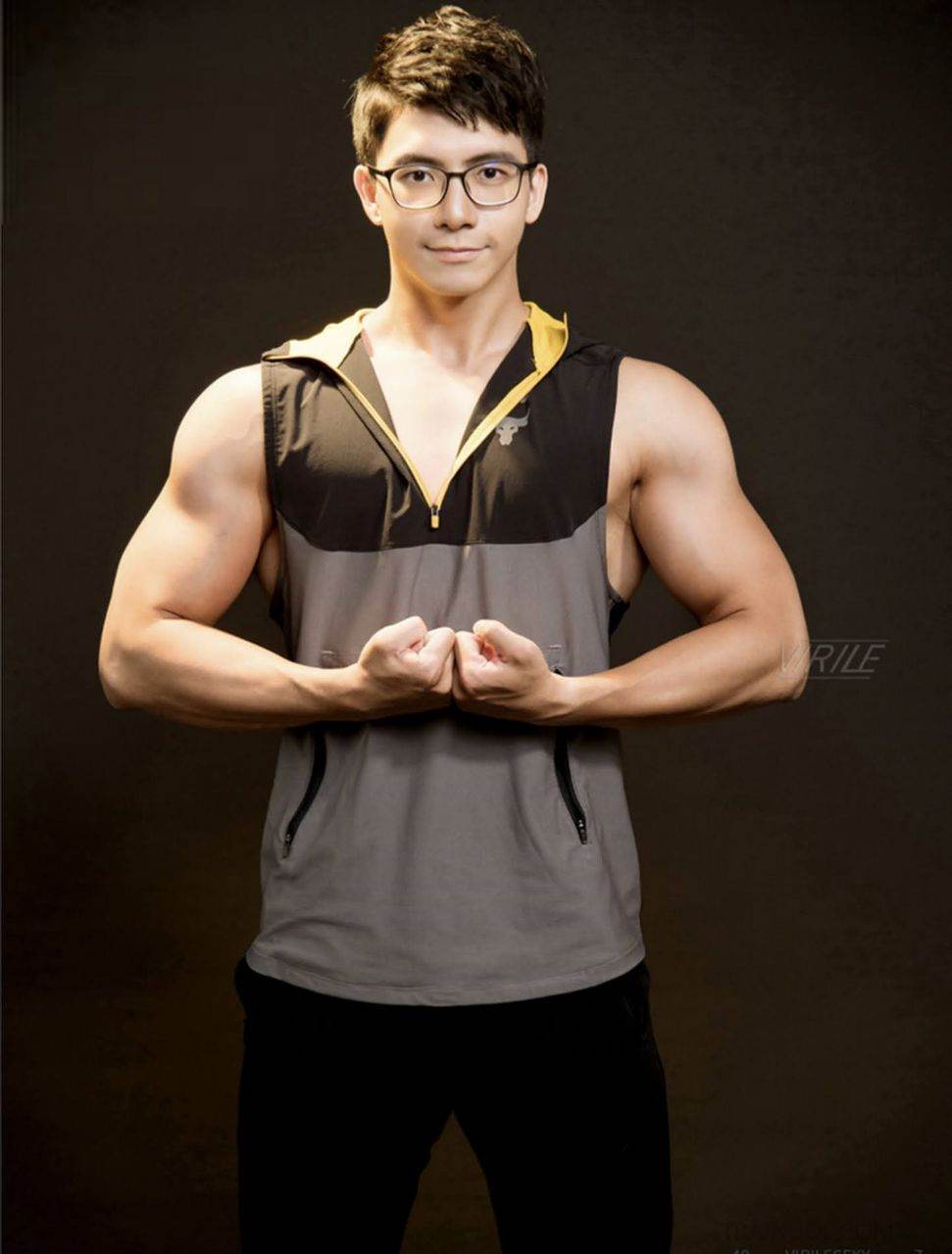 หนุ่มหล่อขึ้นปก 1016