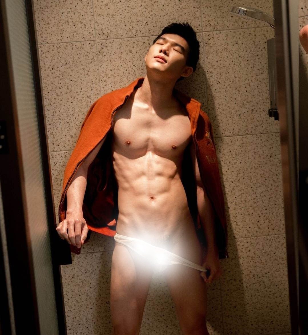หนุ่มหล่อขึ้นปก 994.6