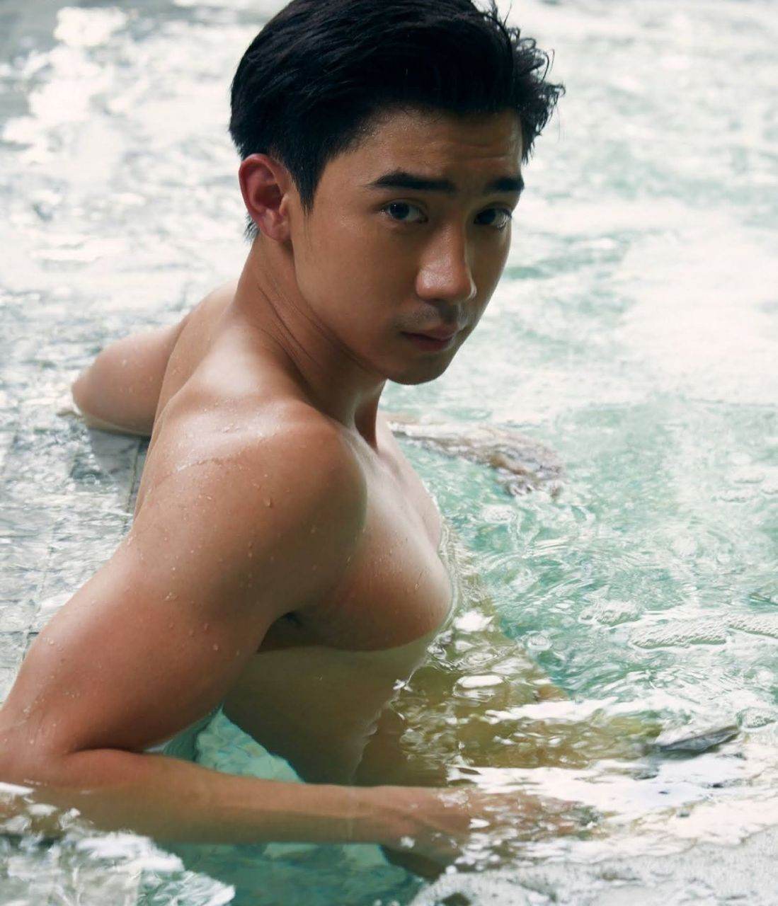 หนุ่มหล่อขึ้นปก 1000.6