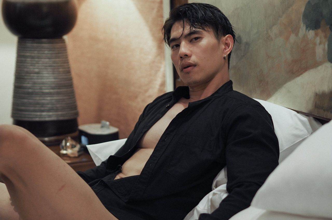 หนุ่มหล่อขึ้นปก 1009.2