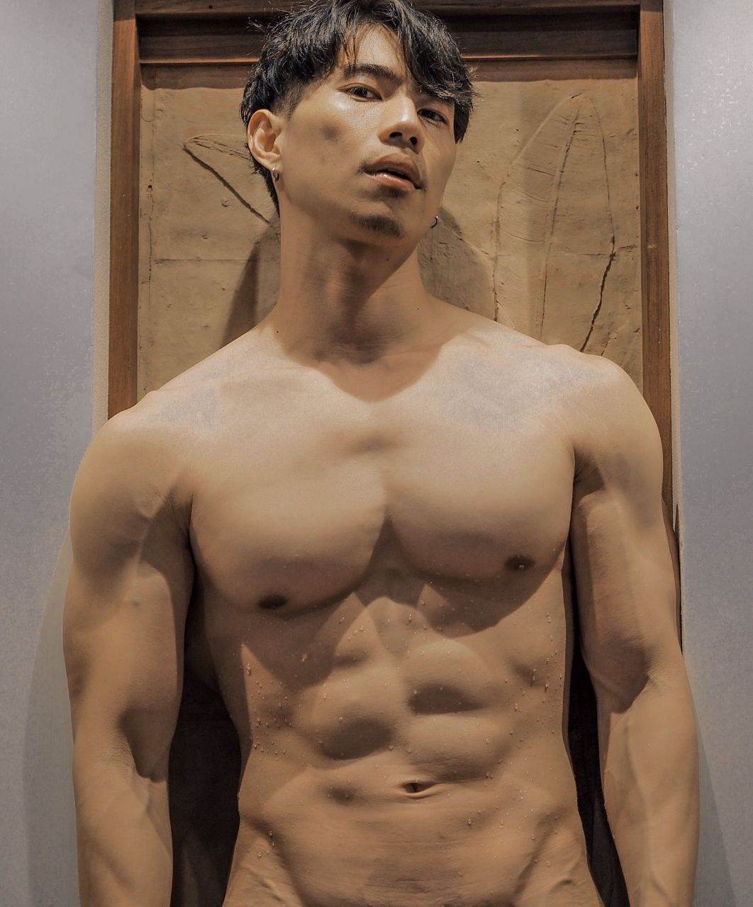 หนุ่มหล่อขึ้นปก 1009.2