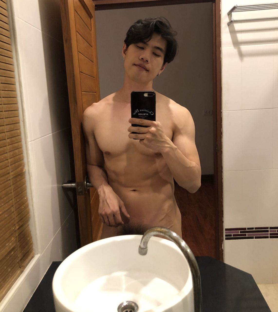หนุ่มหล่อขึ้นปก 1009.2