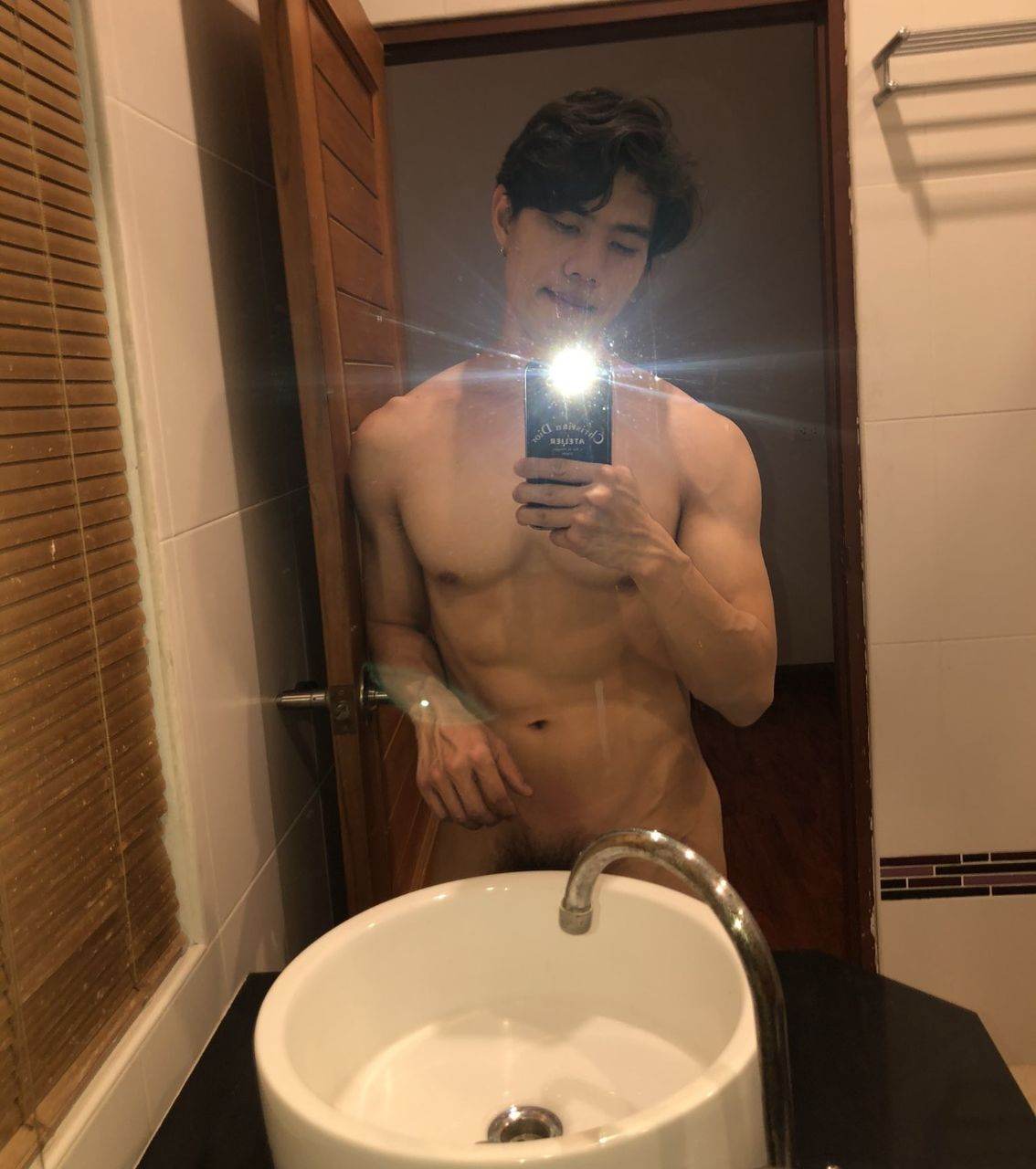 หนุ่มหล่อขึ้นปก 1009.2