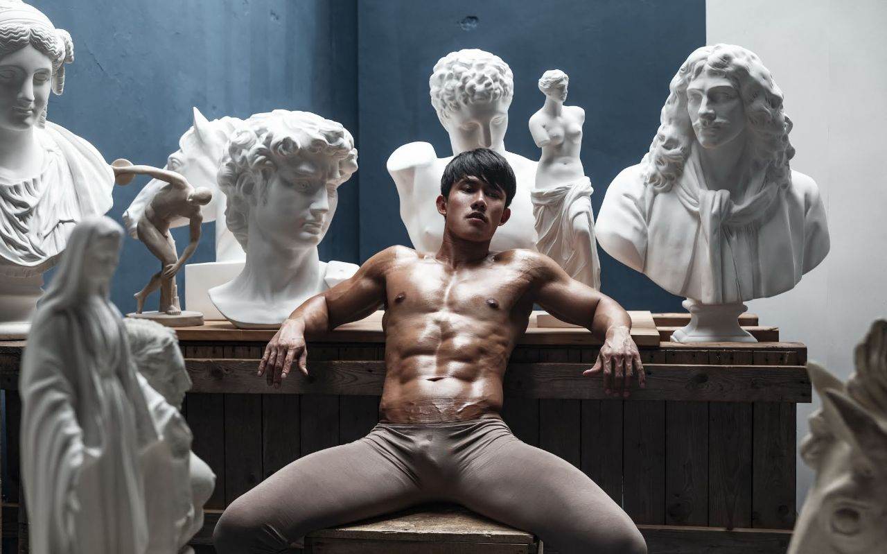 หนุ่มหล่อขึ้นปก 1011.2