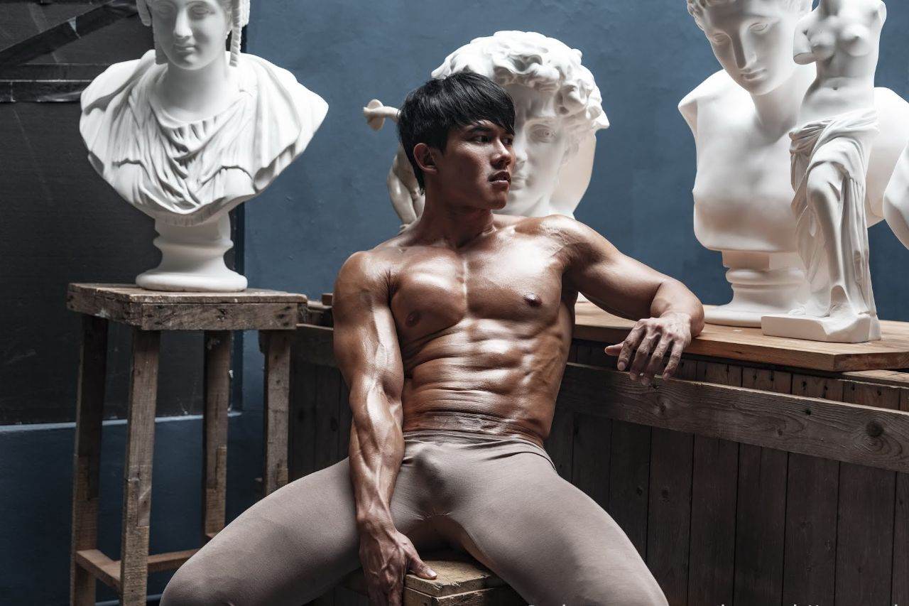 หนุ่มหล่อขึ้นปก 1011.2