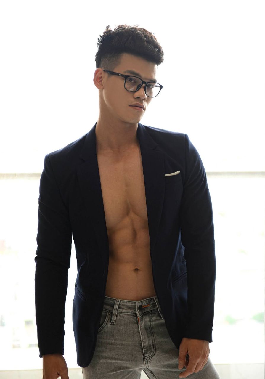 หนุ่มหล่อขึ้นปก 1013.1