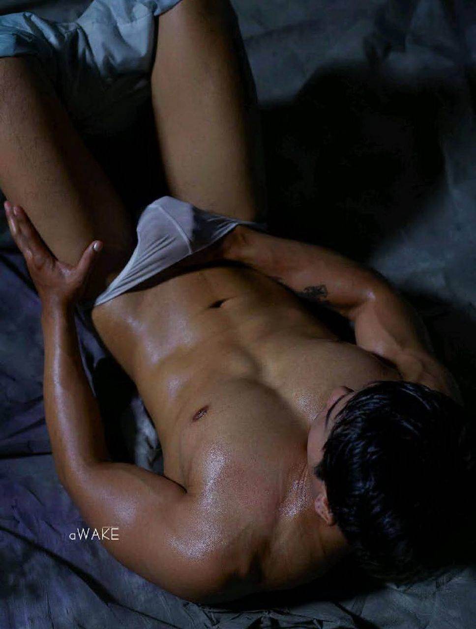 หนุ่มหล่อขึ้นปก 1015.1
