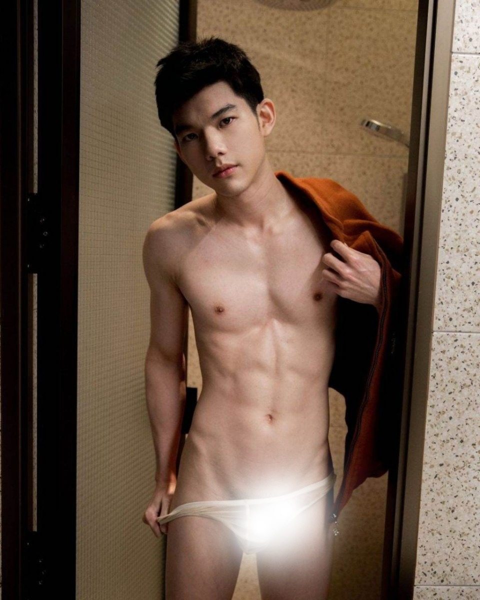 หนุ่มหล่อขึ้นปก 994.7