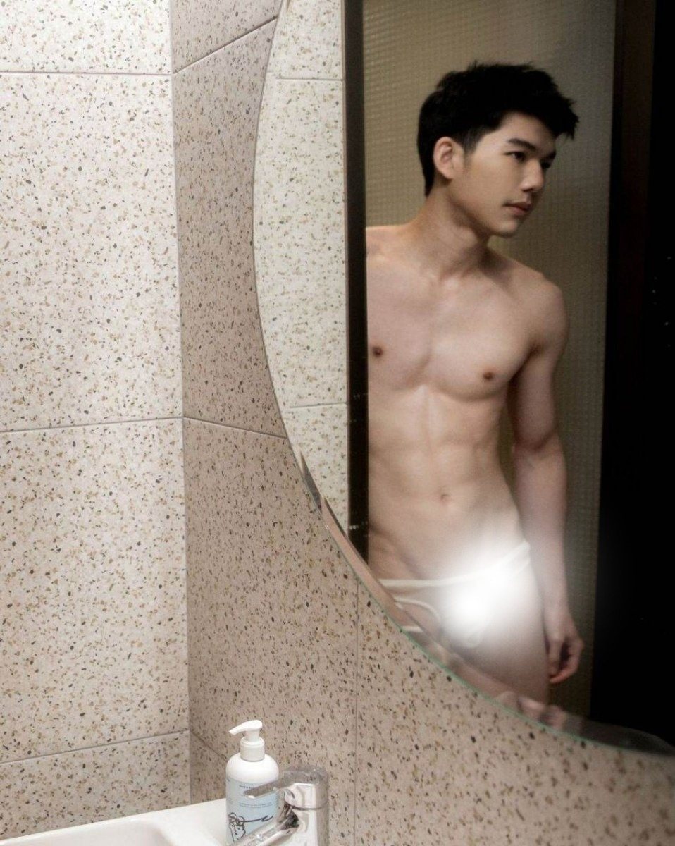 หนุ่มหล่อขึ้นปก 994.7