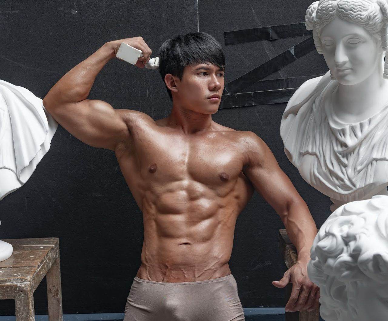 หนุ่มหล่อขึ้นปก 1011.3