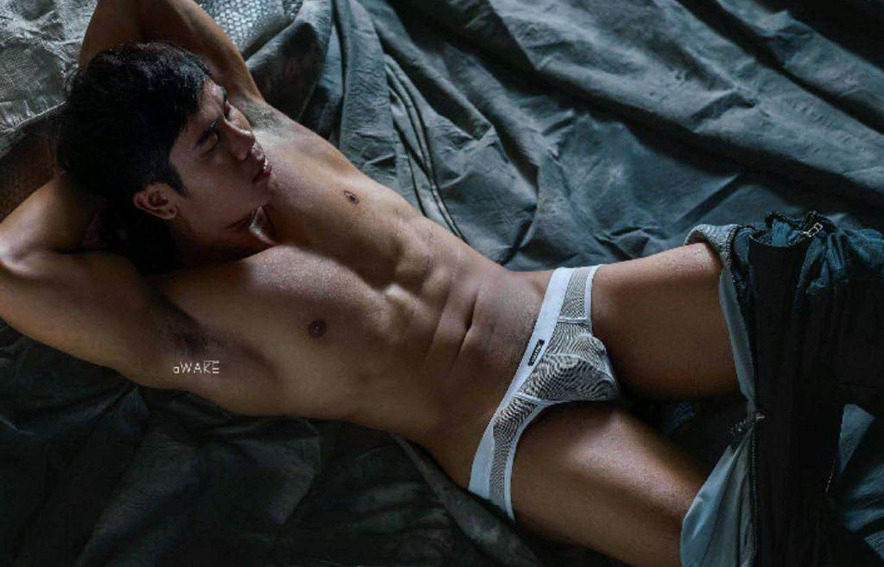 หนุ่มหล่อขึ้นปก 1015.2