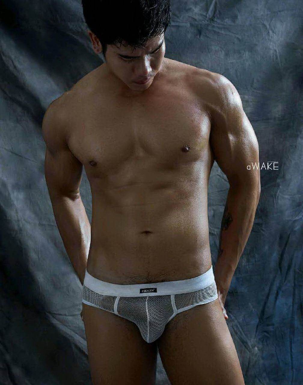 หนุ่มหล่อขึ้นปก 1015.2