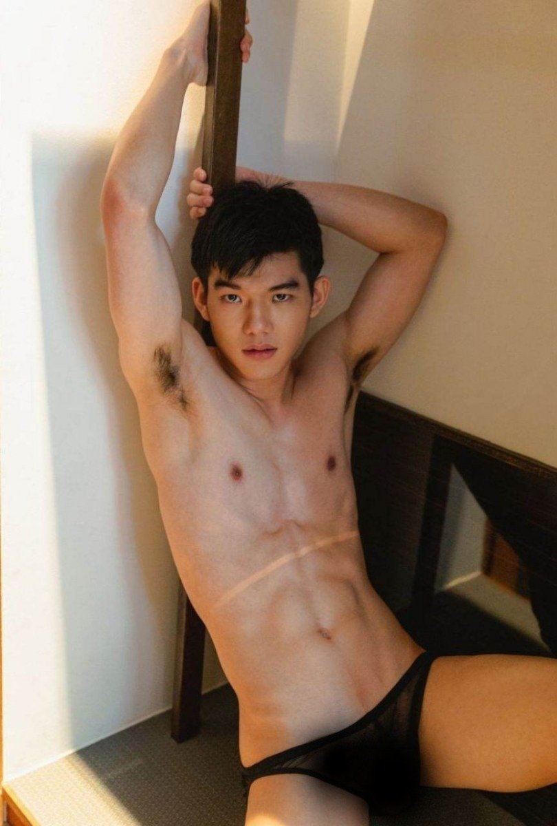 หนุ่มหล่อขึ้นปก 994.8
