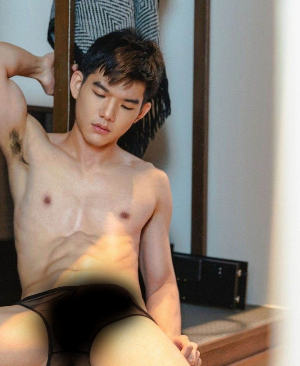หนุ่มหล่อขึ้นปก 994.8