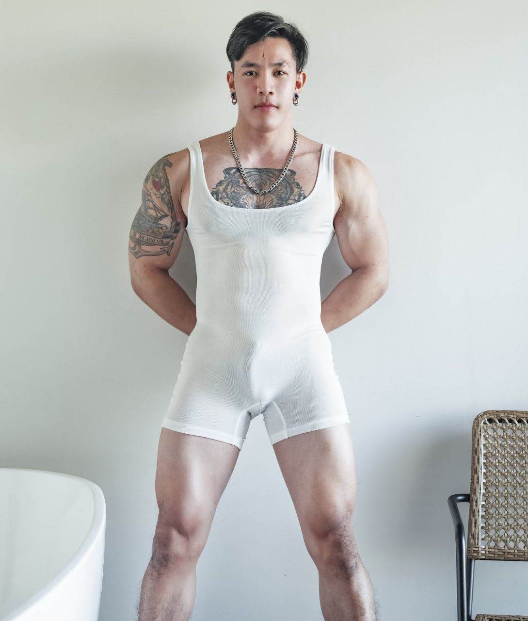 หนุ่มหล่อขึ้นปก 1011.4