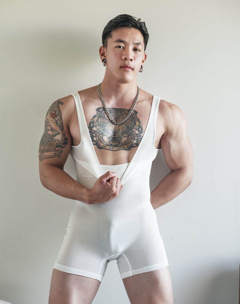 หนุ่มหล่อขึ้นปก 1011.4