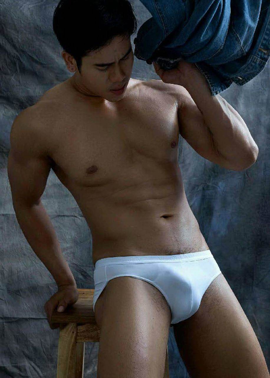 หนุ่มหล่อขึ้นปก 1015.3