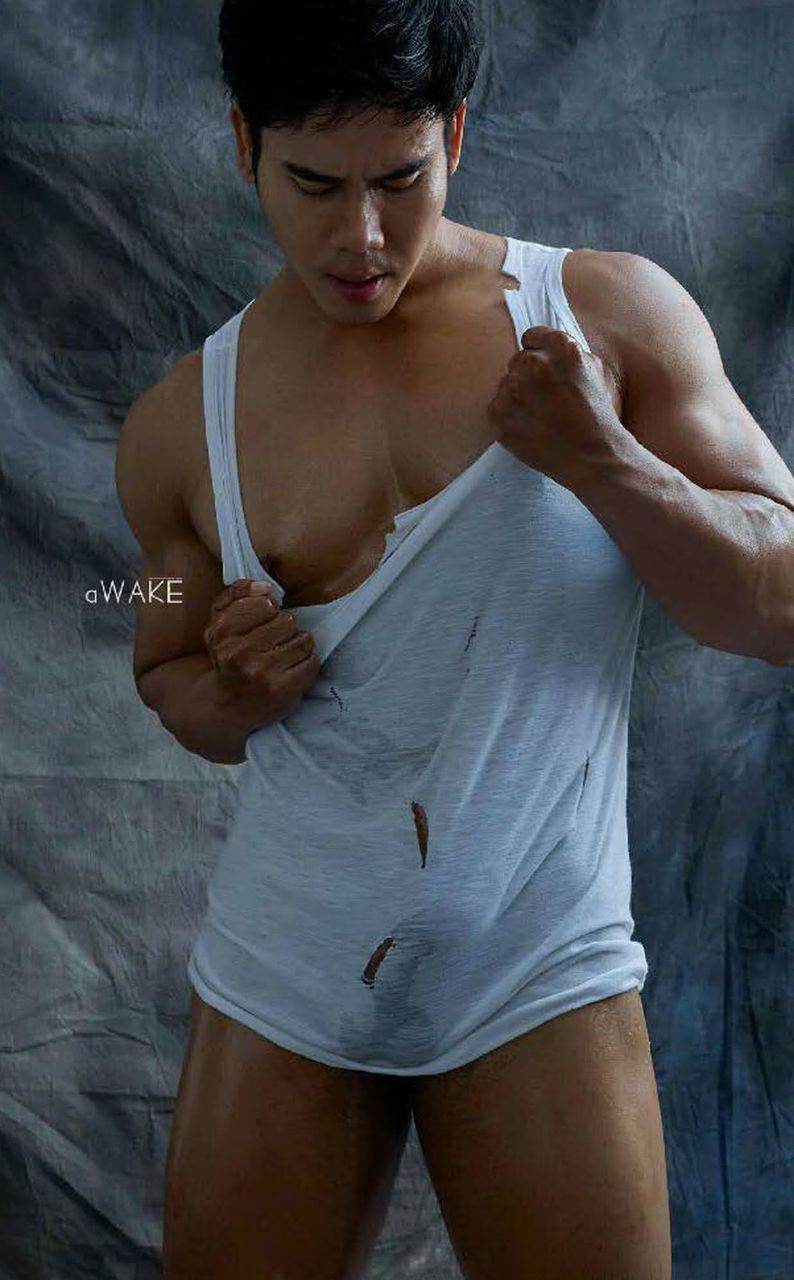 หนุ่มหล่อขึ้นปก 1015.3