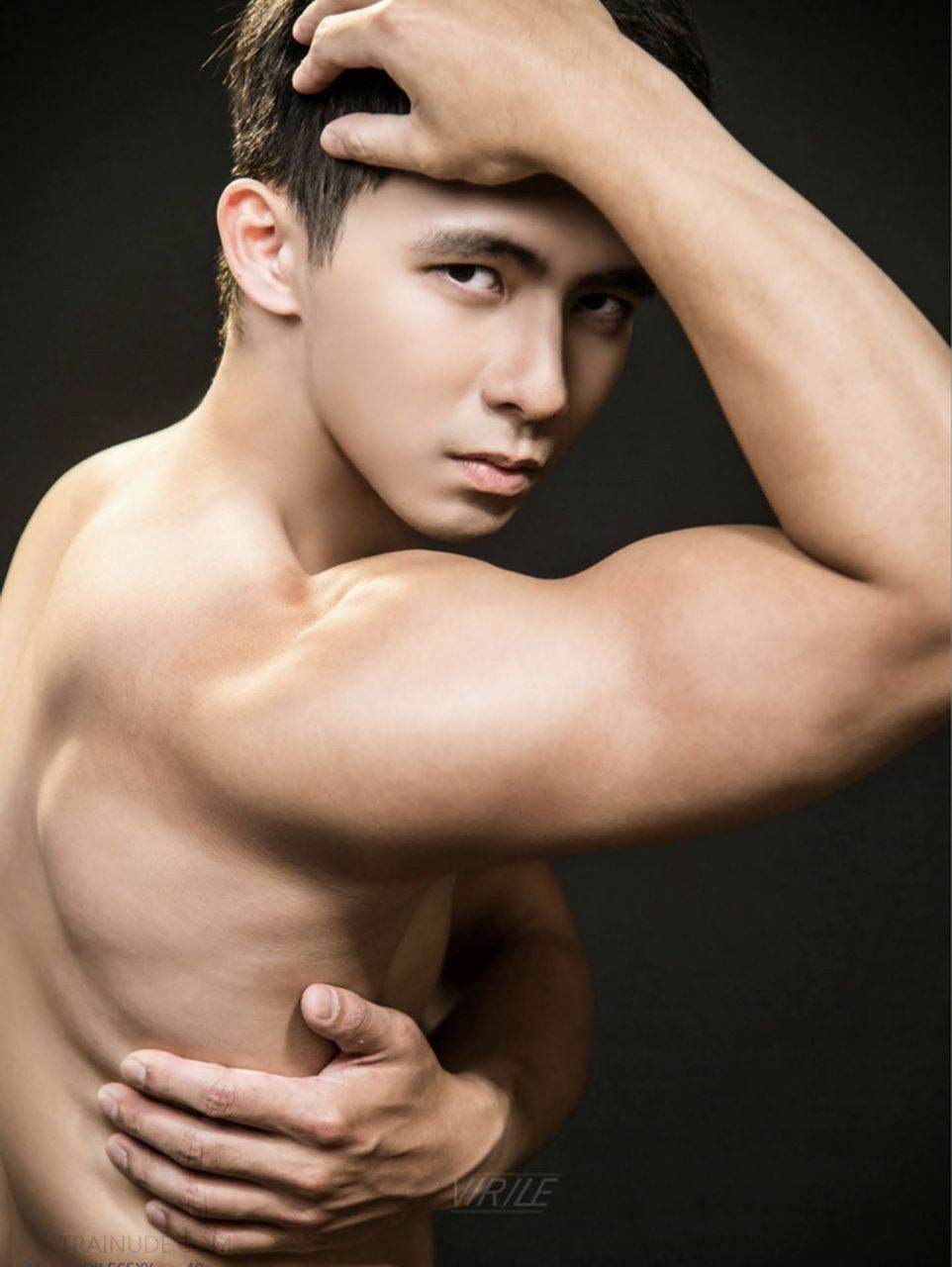 หนุ่มหล่อขึ้นปก 1016.4