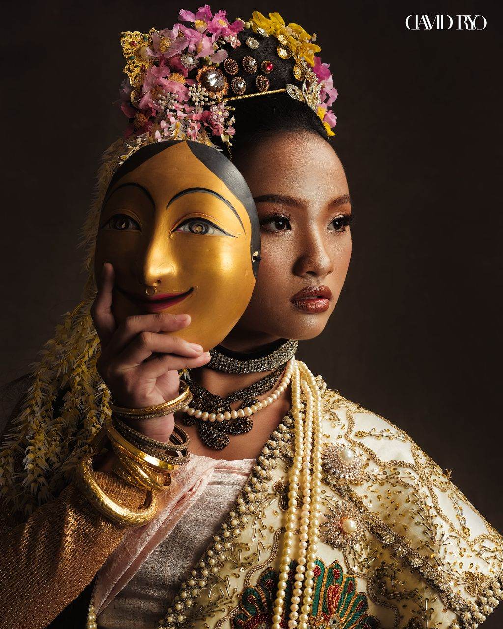 Myanmar traditional theme shoot for Elegant Mold, Chiang Mai. Photographed by David Ryo | Burmese costume 🇲🇲- present by Thai artist.🇹🇭