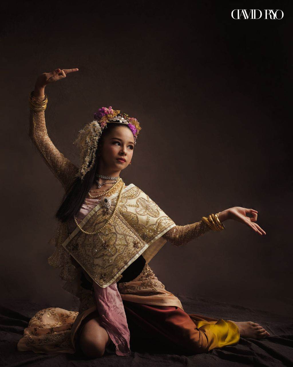 Myanmar traditional theme shoot for Elegant Mold, Chiang Mai. Photographed by David Ryo | Burmese costume 🇲🇲- present by Thai artist.🇹🇭
