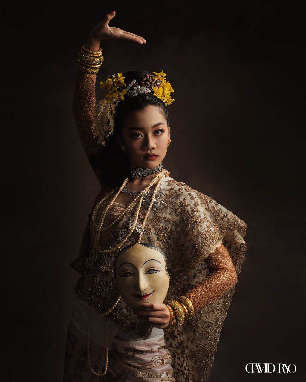 Myanmar traditional theme shoot for Elegant Mold, Chiang Mai. Photographed by David Ryo | Burmese costume 🇲🇲- present by Thai artist.🇹🇭