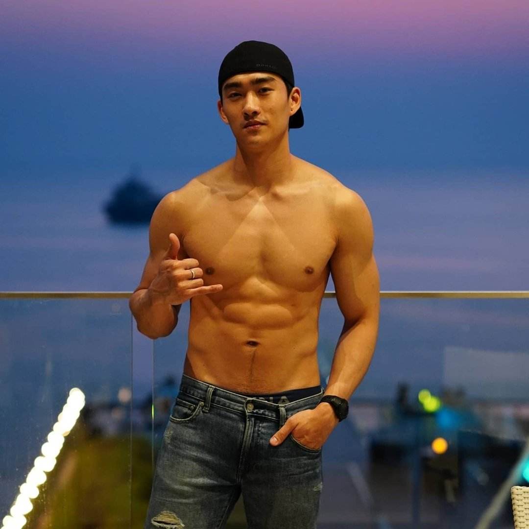 ชายหล่อ หุ่นแซ่บ 21