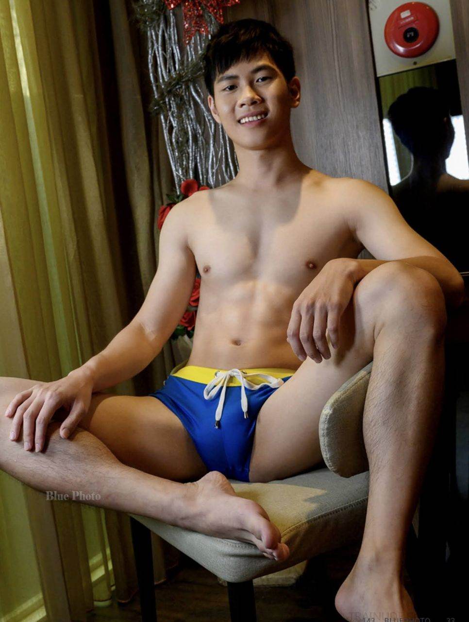 หนุ่มหล่อขึ้นปก 1021.1