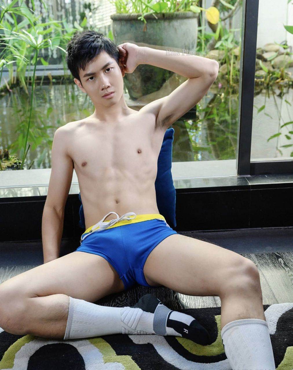 หนุ่มหล่อขึ้นปก 1021.1