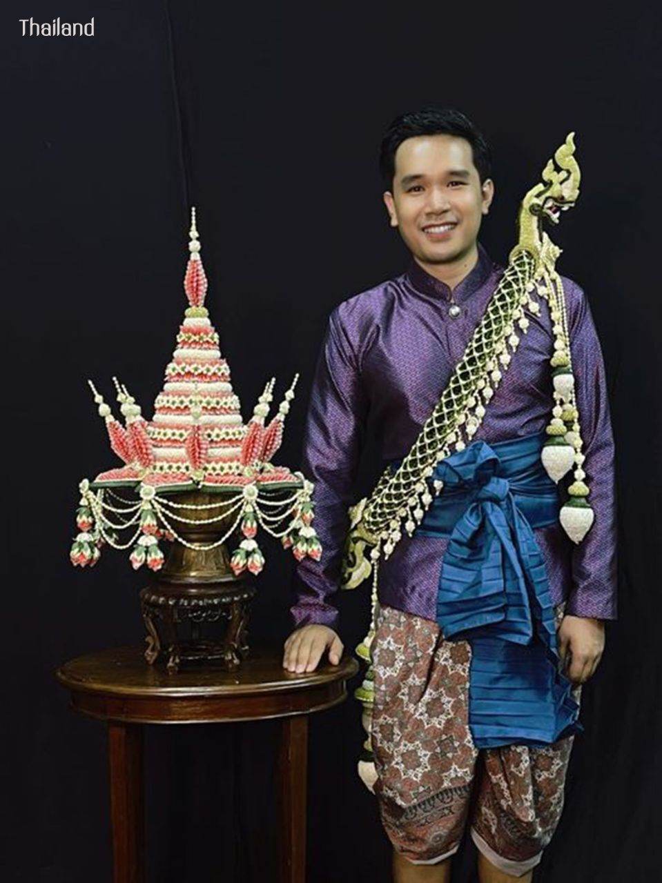 มาลัยครุย “Malai Krui” and Thai traditional costume in the reign of King Rama V | THAILAND 🇹🇭