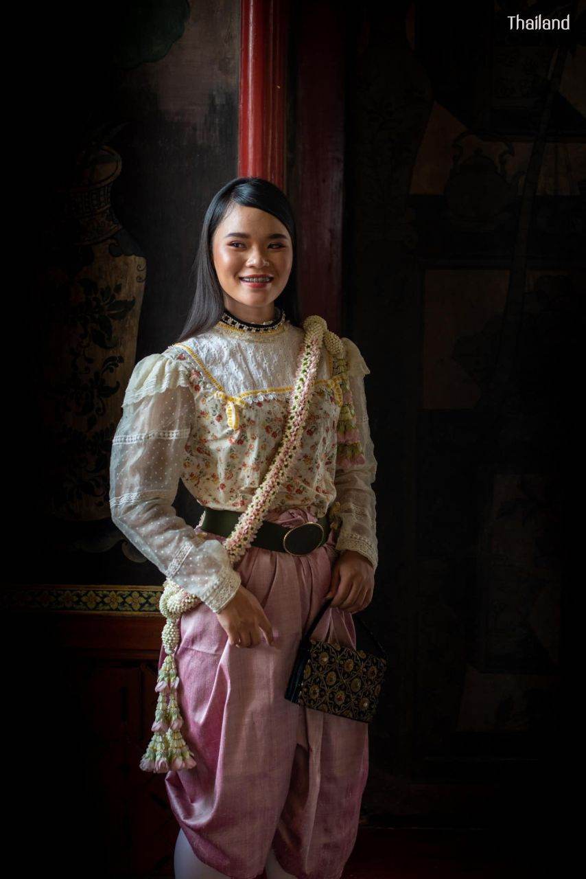 มาลัยครุย “Malai Krui” and Thai traditional costume in the reign of King Rama V | THAILAND 🇹🇭