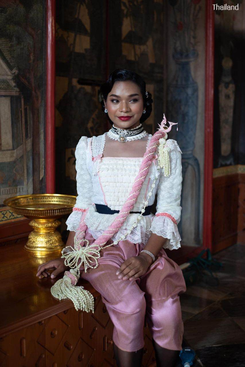 มาลัยครุย “Malai Krui” and Thai traditional costume in the reign of King Rama V | THAILAND 🇹🇭