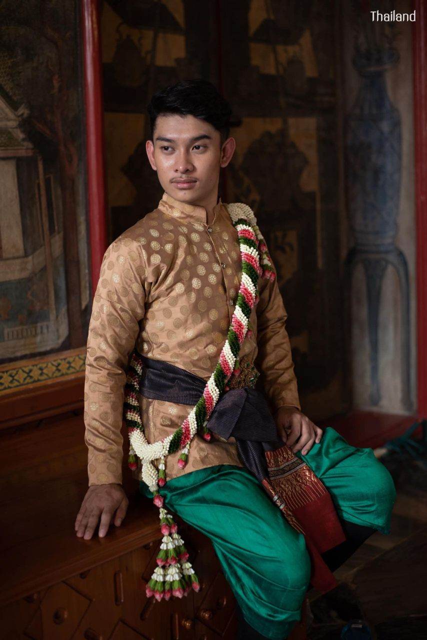 มาลัยครุย “Malai Krui” and Thai traditional costume in the reign of King Rama V | THAILAND 🇹🇭