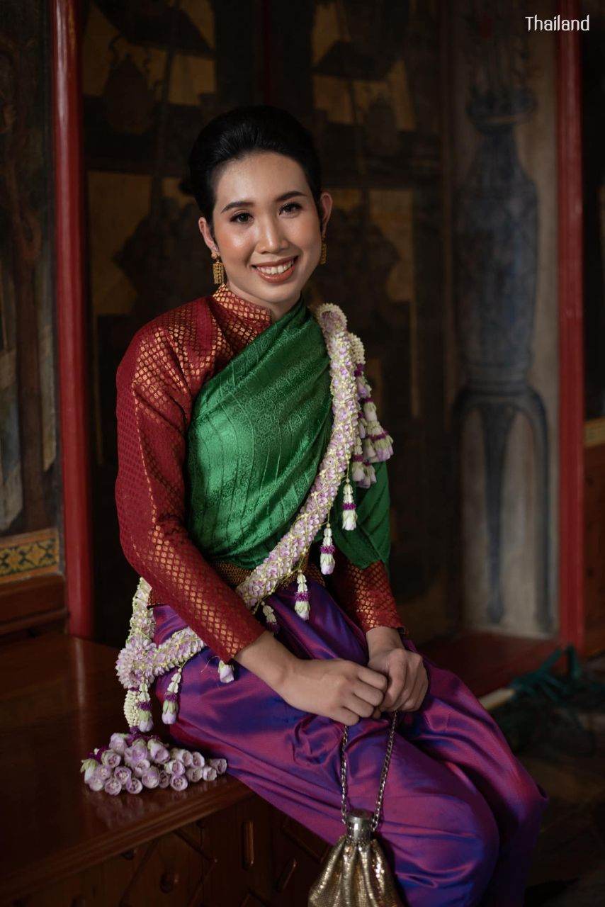 มาลัยครุย “Malai Krui” and Thai traditional costume in the reign of King Rama V | THAILAND 🇹🇭