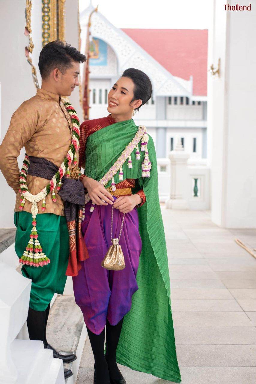 มาลัยครุย “Malai Krui” and Thai traditional costume in the reign of King Rama V | THAILAND 🇹🇭