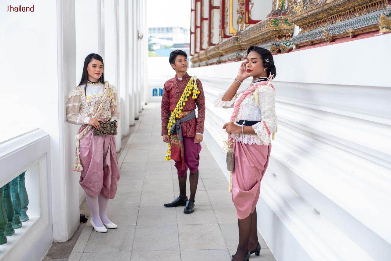 มาลัยครุย “Malai Krui” and Thai traditional costume in the reign of King Rama V | THAILAND 🇹🇭