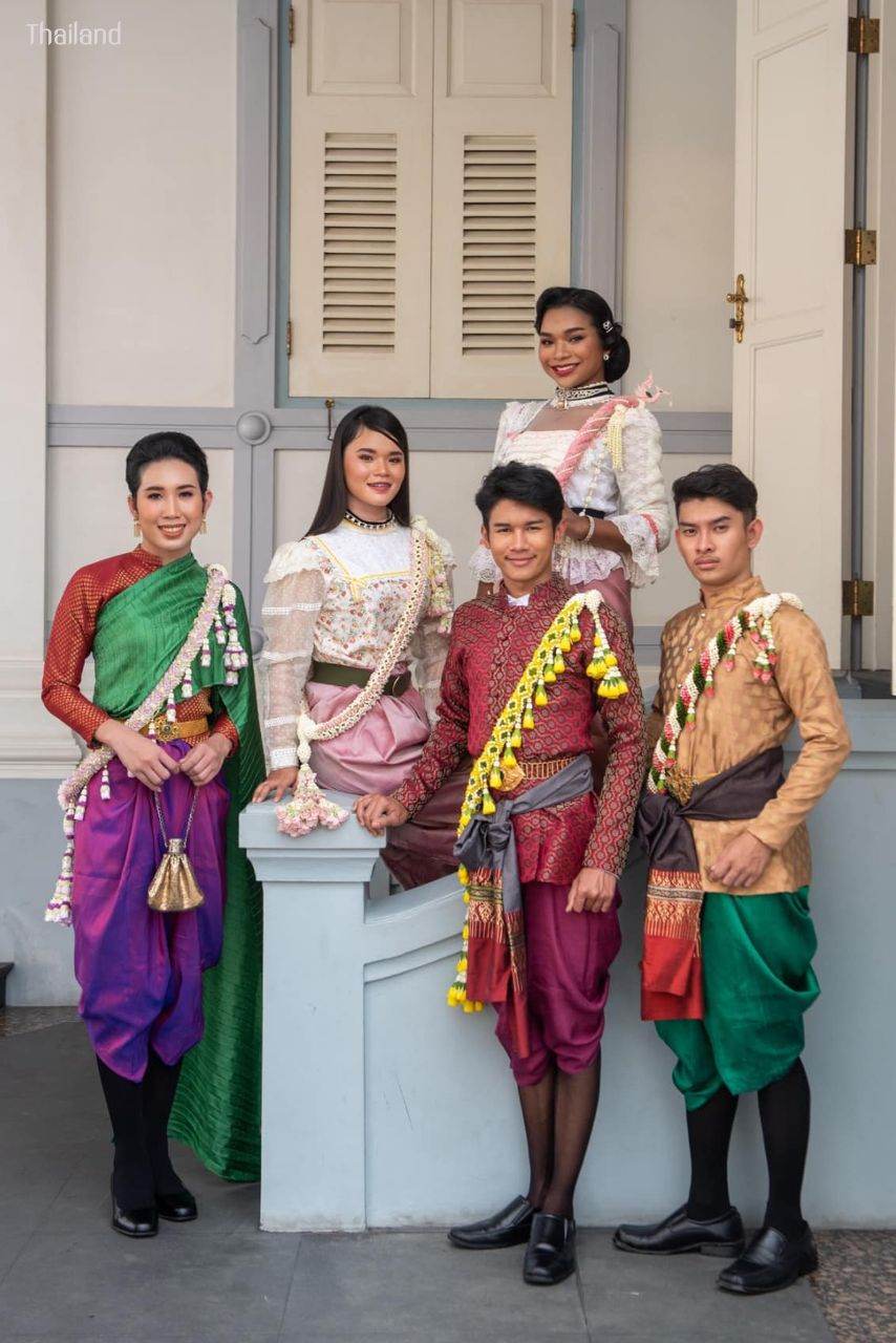 มาลัยครุย “Malai Krui” and Thai traditional costume in the reign of King Rama V | THAILAND 🇹🇭