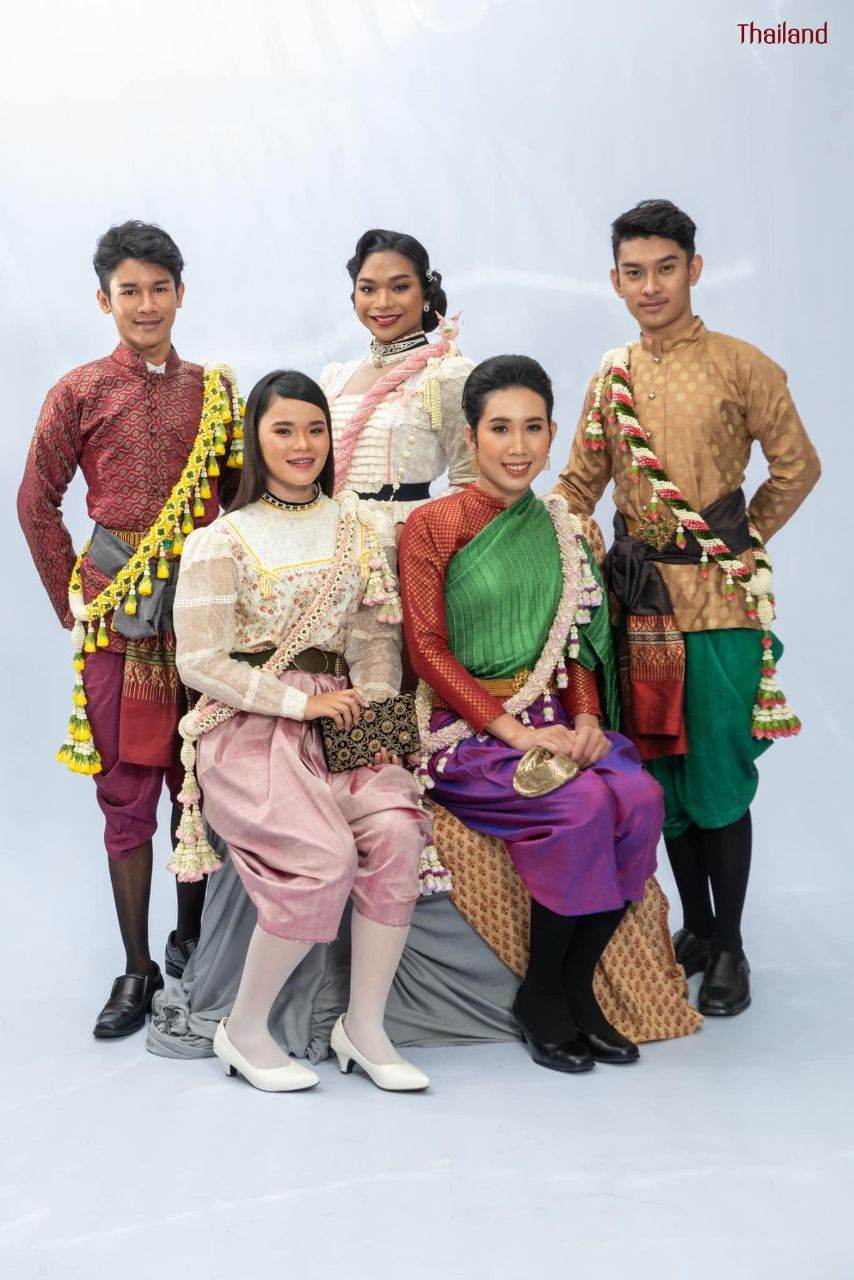มาลัยครุย “Malai Krui” and Thai traditional costume in the reign of King Rama V | THAILAND 🇹🇭